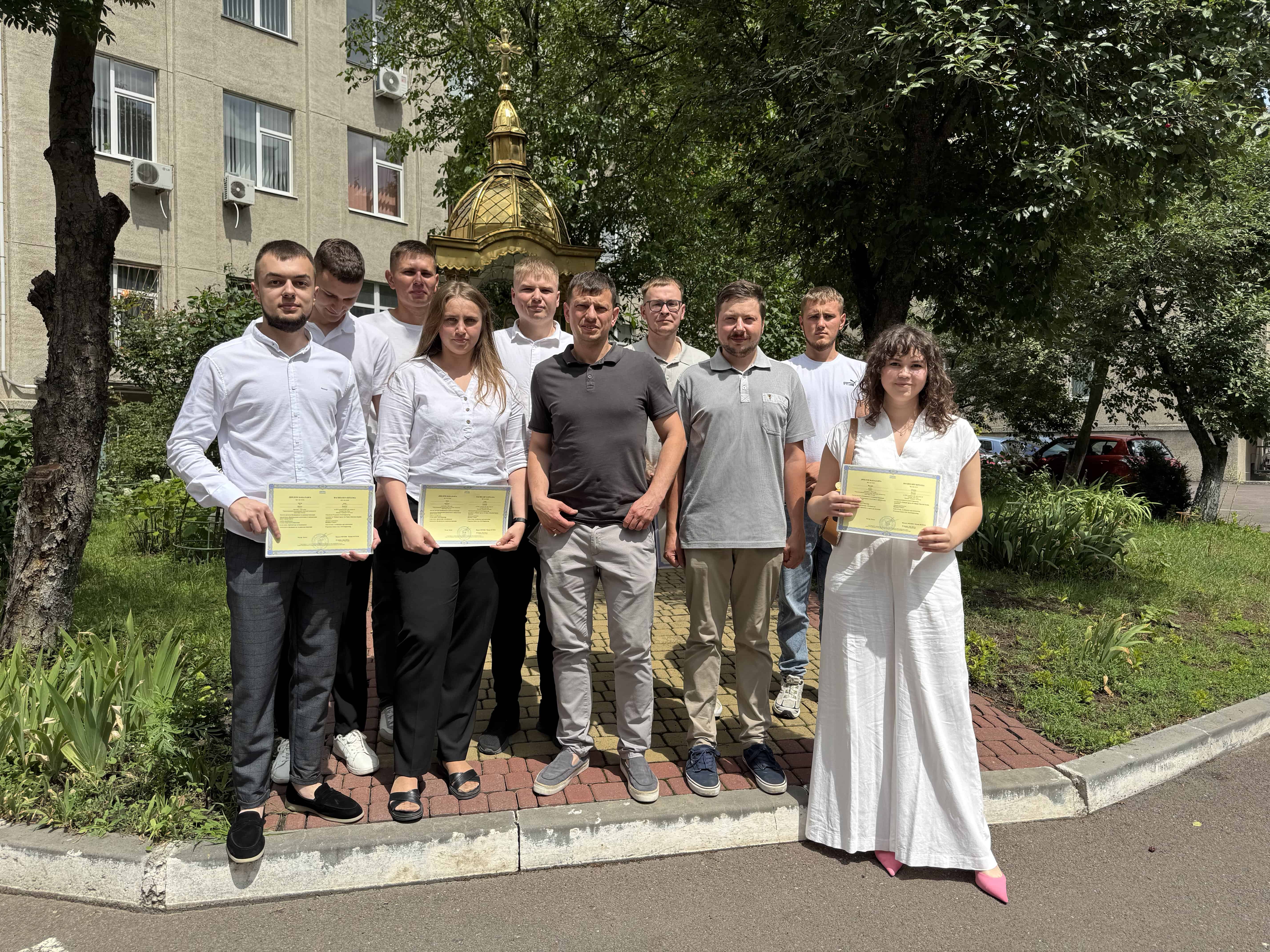 Вітаємо бакалаврів з успішним захистом кваліфікаційних робіт!