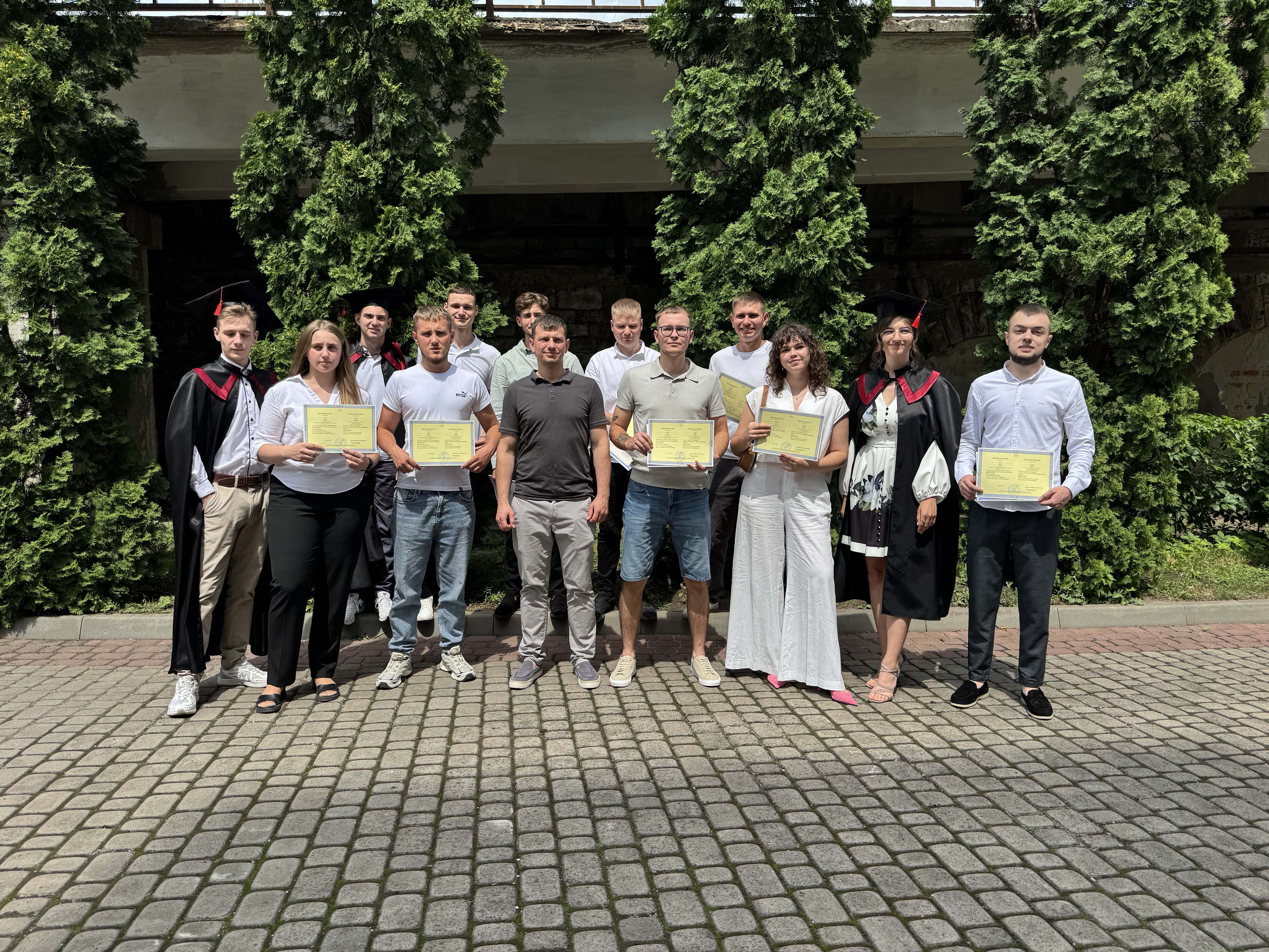 Вітаємо бакалаврів з успішним захистом кваліфікаційних робіт!